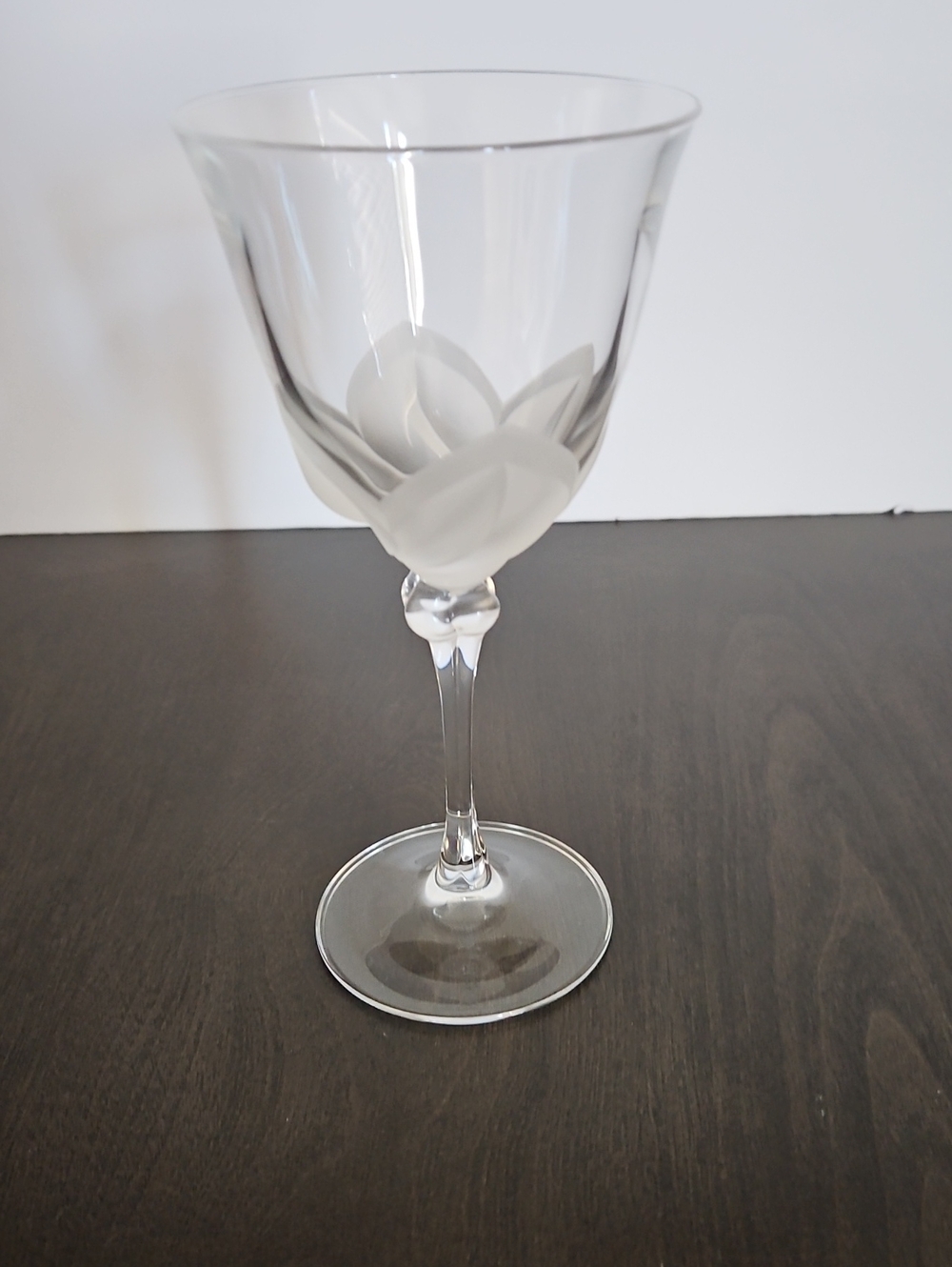 Durand Florence Wine Glasses With  Frosted Petal Design
